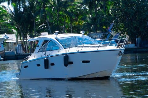 Croisière en mer de 40 pi avec capitaine et ragoût
