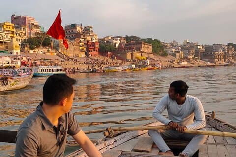 Excursão diurna a Varanasi com passeio de barco no Ganges e Aarti noturno
