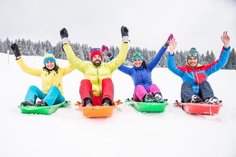 Journée de neige en motoneige, randonnée en raquettes et culipatín