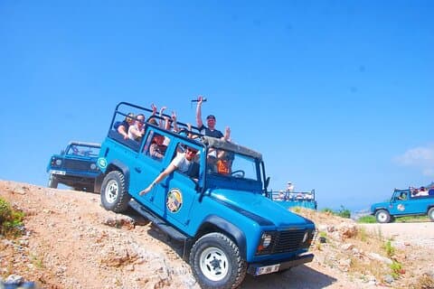 Safari in Jeep con fuoristrada, pranzo, tour in barca e trasferimento da un lato