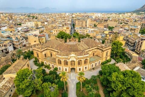 Tour di Villa Palagonia e Itinerario Street Food a Bagheria