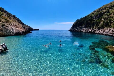 Private 6 H Boat Dafina Bay & Bear's Bay