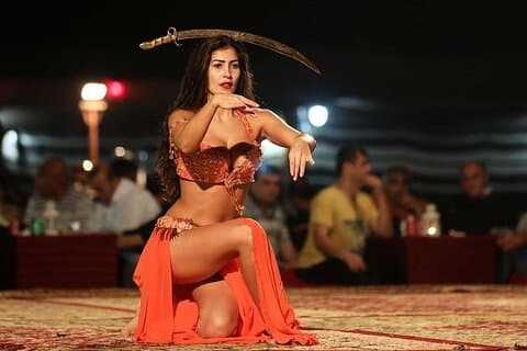 Prova il safari serale nel deserto con cena barbecue a Dubai
