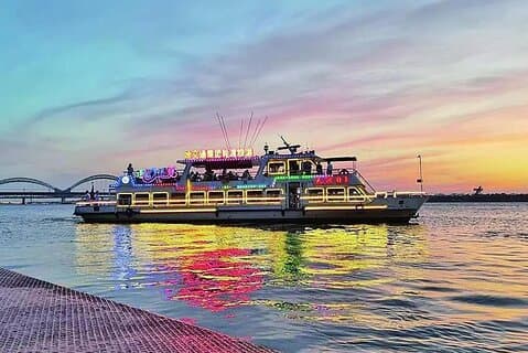 Songhua River Boat Tour and Food Experience in Harbin