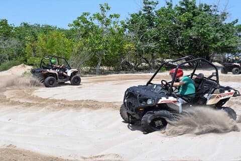 Tour Privado de Cuatrimotos, Cabalgatas y Nado