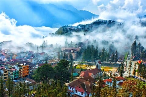 Sapa Trekking Tour från Hanoi med limousine (2D1N hotell övernattning)