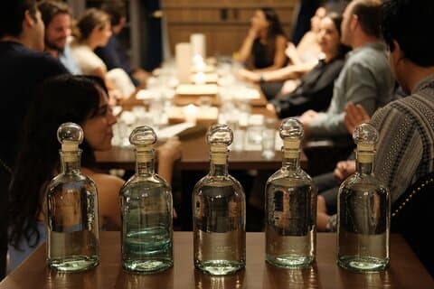 Lär dig om sällsynta mezcals i historisk miljö