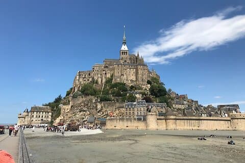 ル・アーヴルまたはオンフルール発モン・サン・ミッシェルへのプライベートツアー