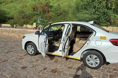 Jaipur to New Delhi One-Way Private Chauffeur Service