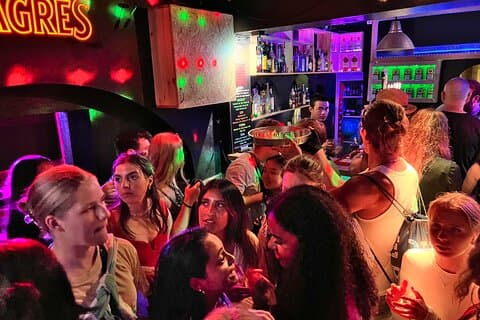 Lisbon PubCrawl - Obegränsat med drycker, shots och VIP-klubbinträde