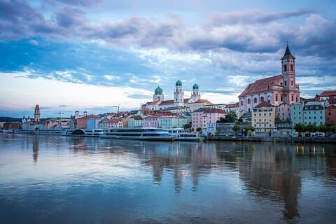 Transfert privé porte à porte de Munich à Passau, chauffeur local