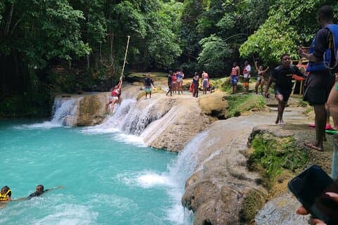 Dunn's River Falls & Blue Hole fra Montego Bay eller Falmouth