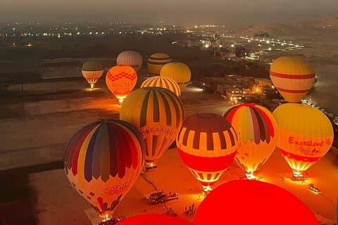 Passeio de balão de ar quente ao nascer do sol sobre Luxor