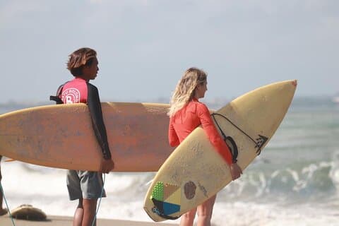 Experiencia de surf guiada privada de 2 horas en Bali