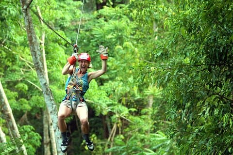 Avventura con zipline nella foresta pluviale tropicale di Krabi