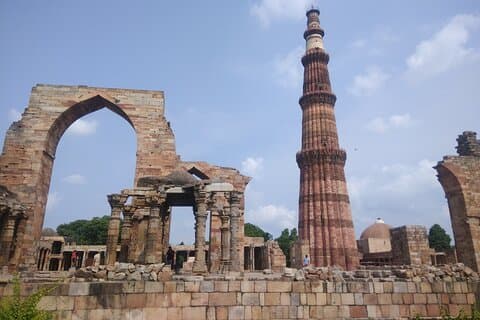 Halvdagstur til Qutb Minar, Humayun Tomb og Agrasen Ki Baoli