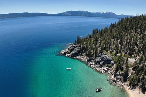 2 uur durende privéboottocht door Emerald Bay