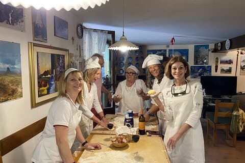 Cooking class in Tuscan Villa near Cortona