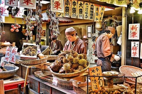 京都錦市場とデパ地下：地元の人と行く 2 時間のグルメ ツアー