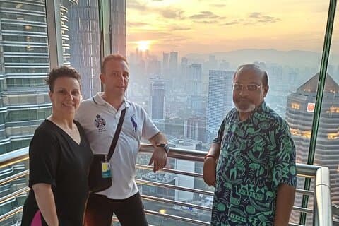 Sky-high dineropplevelse på ikoniske Petronas Twin Towers