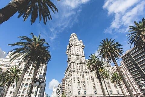 2 días y 1 noche visitando Colonia y Montevideo