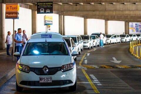 Privétransfer Jose Marie Cordova Airport naar Medellin Bello