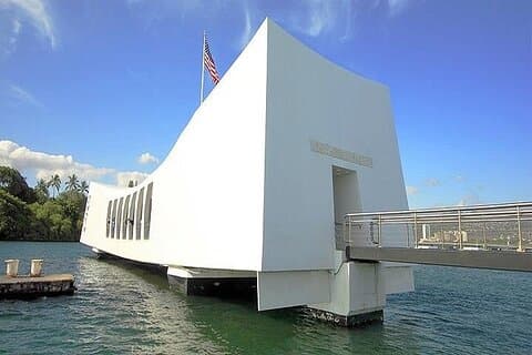 Schlachtschiffe des Zweiten Weltkriegs in Pearl Harbor von Big Island aus