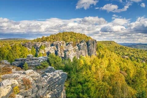 チェコ共和国のエルベ砂岩山脈を探索する