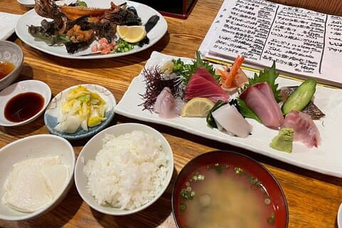Kamakura & Shonan Highlights: Temples, History and Food Tour