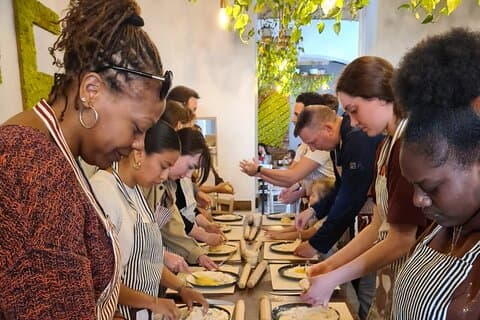 Lezione di cucina di 2 ore Piazza di Spagna - Fettuccine e Tiramisù