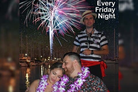 Fireworks Waikiki Gondola Cruzeiro, lei de flores grátis, bebidas, pastelaria