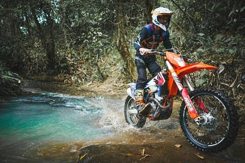 Motokross-eventyr i Bali's Tabanan jungle