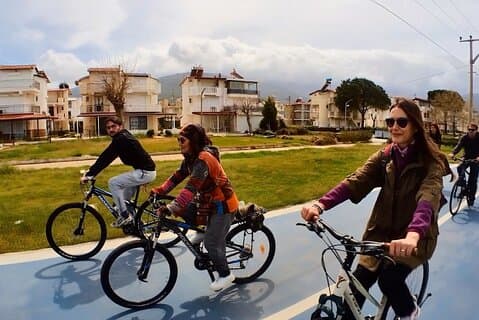 Excursão de bicicleta guiada de meio dia em Kusadasi.