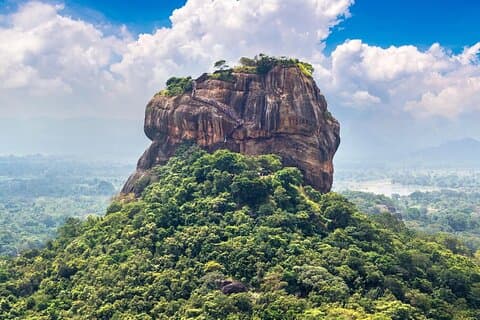 Traslados en taxi del aeropuerto desde el aeropuerto de Colombo a Sigiriya