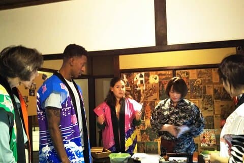 Taller de sushi de 1 hora con instructor local en Kioto, Japón