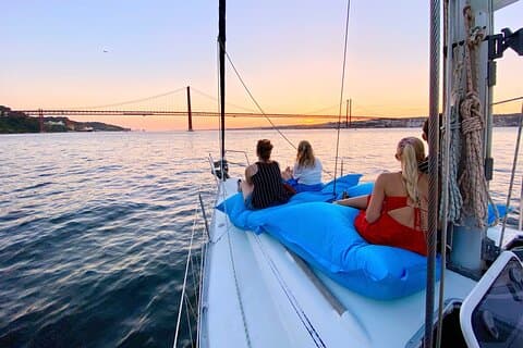 Lissabon: Sunset Tagus River sejltur med drikkevarer
