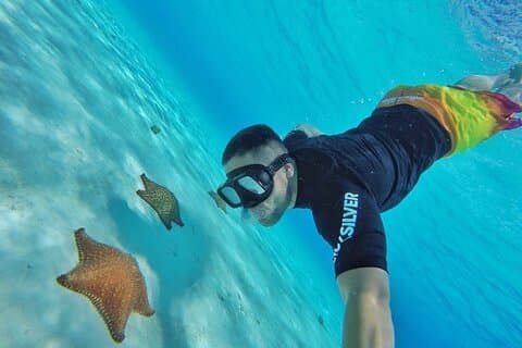 Cozumel en bateau transparent et snorkeling dans le ciel avec déjeuner.