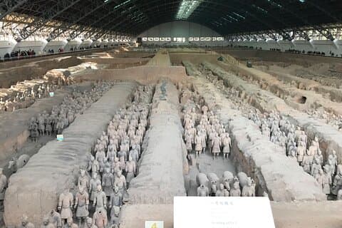 Excursão privada de dia inteiro aos guerreiros do exército de terracota e ao antigo templo