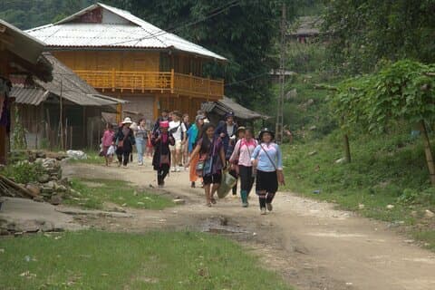 Sapa dia inteiro trekking aventura através de aldeias locais