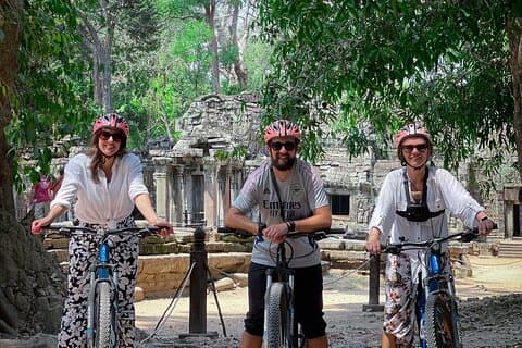 アンコール日の出探検 静かな裏道をサイクリング