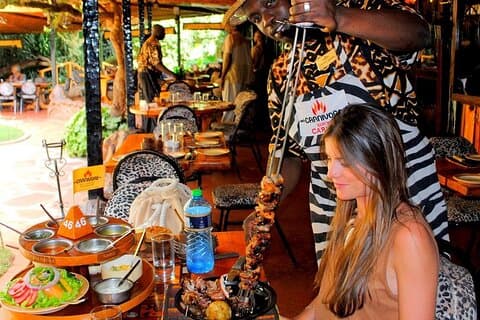 Visita à cidade de Nairobi com almoço no restaurante Carnivore