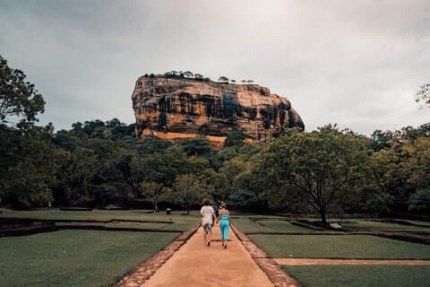 Excursión de día completo a Dambulla, Sigiriya y safari en elefante desde Colombo