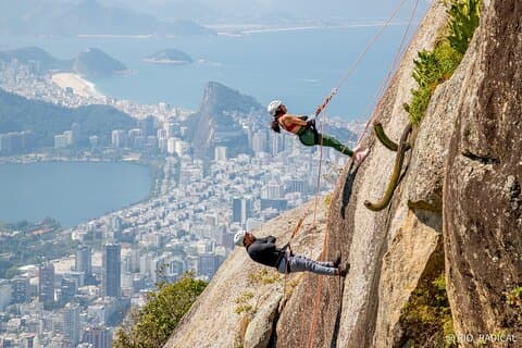 Trail och Rappel på Morro Dois Irmãos