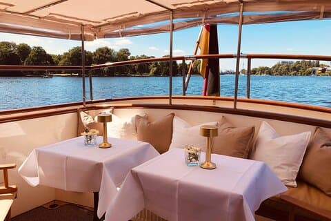 Abendliche Aperitif Tour an Bord der Motoryacht Fitzgerald