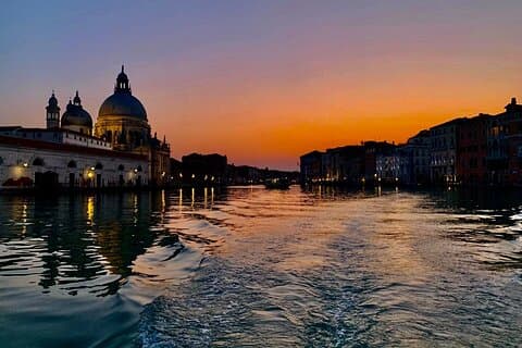 Punta Sabbioni - Venezia al Tramonto: Giro in Barca con Aperitivo