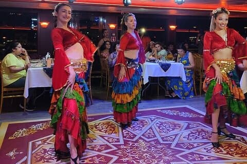 Istanbul Bosporus Diner Cruise Turkse Nacht met Privé Tafel