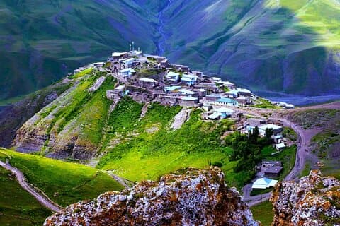 Um dia inteiro Khinalug Village e Guba Mountains