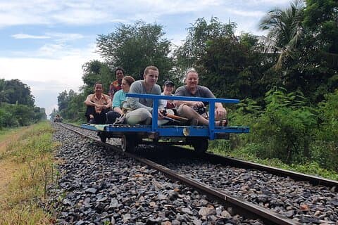 Excursión de un día a Battambang desde Siem Reap: tren de bambú, cueva de la matanza