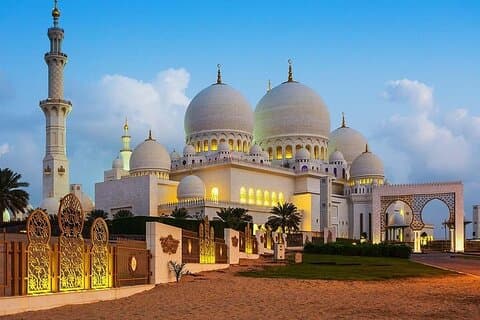 Recorrido por la ciudad de Abu Dhabi y Sheikh Zayed Grand Drive a través del Museo Louver