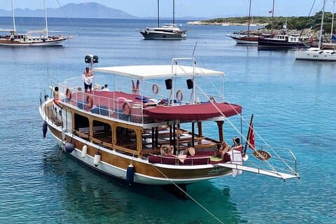Piratenboottocht in Bodrum met lunch en vers fruit